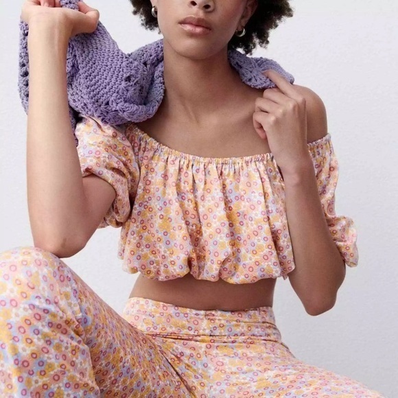 Zara Tops - Zara Floral Crop Blouse